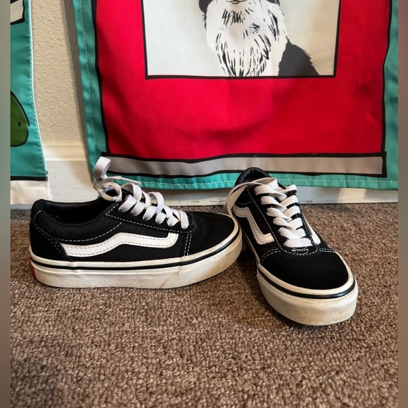 Vans off the wall black sneakers with white line size 11C - Picture 2 of 7